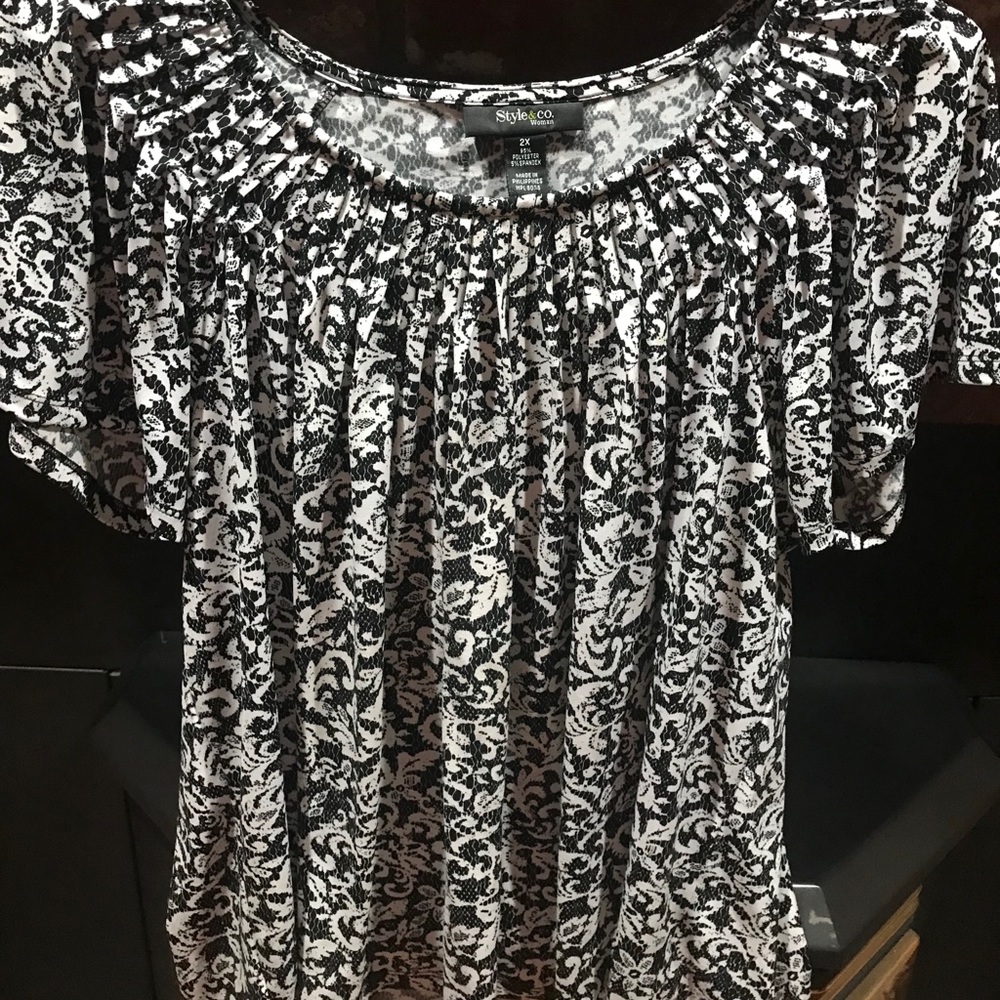 Black & White 95% polyester 5% spandex blouse